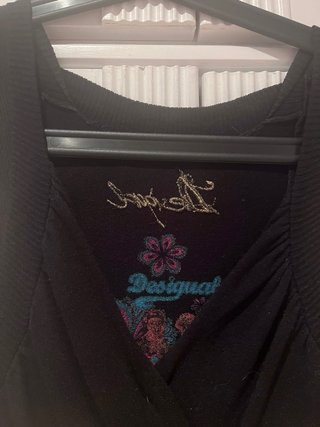 Vestido Negro Desigual con Estampado Floral