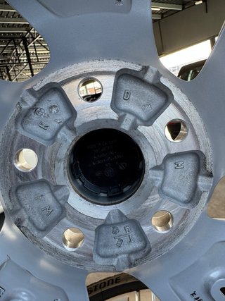 4 Llantas VW Originales + Neumáticos Bridgestone