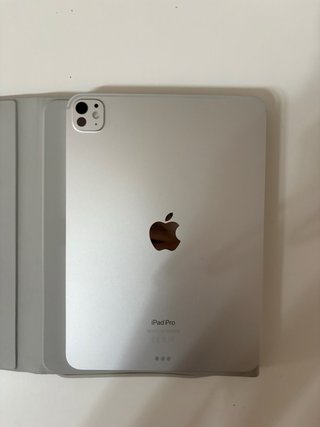 iPad Pro 11 M4 256GB Wi-Fi + Tastiera + 2 Cover