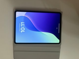 iPad Pro 11 M4 256GB Wi-Fi + Tastiera + 2 Cover