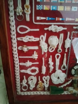 Cuadro Náutico con Nudos y Banderas Marinas