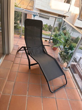 Tumbona reclinable y plegable negra