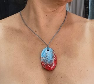 Collana ciondolo ovale pietra blu e rossa