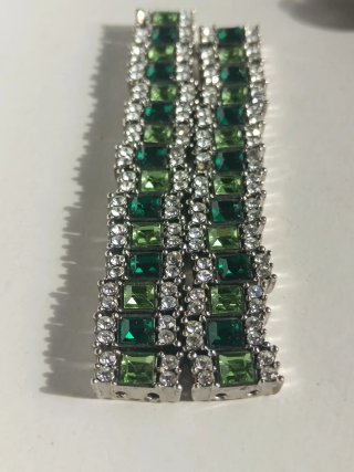 Bracciale elegante con pietre verdi e strass