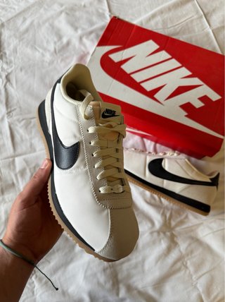 Nike Cortez Blancas y Negras