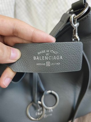 Borsa Balenciaga Small Carrie Hobo Grigia
