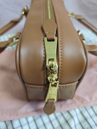 Borsa Miu Miu Arcadie mini in pelle caramelo