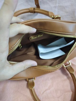 Borsa Miu Miu Arcadie mini in pelle caramelo