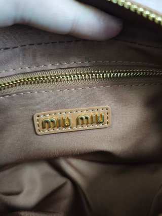 Borsa Miu Miu Arcadie mini in pelle caramelo