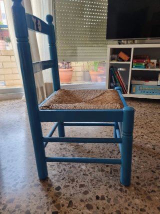 Silla infantil de enea pintada azul