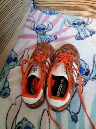 Adidas Mujer Marrones y Naranjas