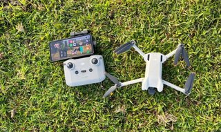 DJI Mini 4 Pro + Mando + Batería