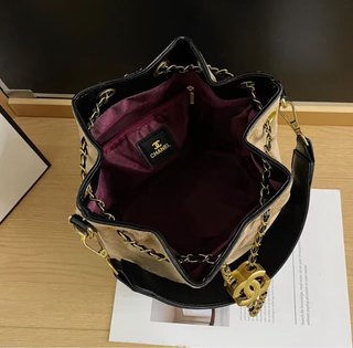 Borsa a secchiello beige e nera