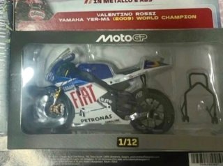 MotoGP Yamaha YZR-M1 Valentino Rossi 2009 + Ducati