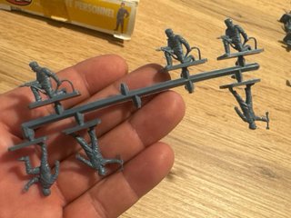 Airfix WWII Luftwaffe Personnel 48 Pieces