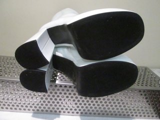 BOTINES DE TACON Y PLATAFORMA DE CHAROL TIPO GO-GO