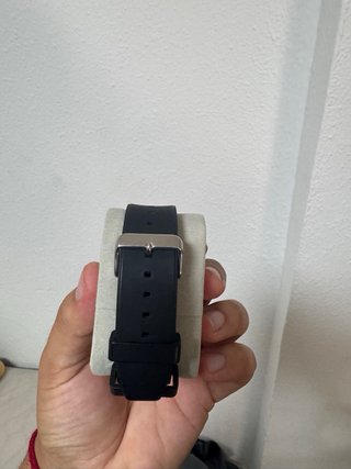 Reloj Guess con Bisel de Cristales
