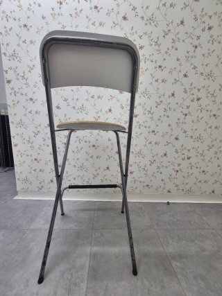 Taburete alto blanco