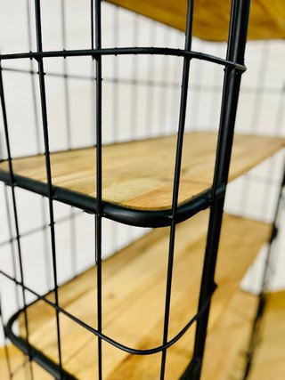 Estantería metálica de madera, alta, con ruedas