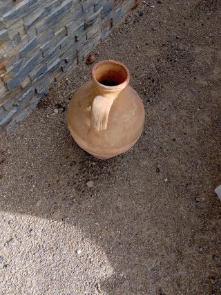 Cántaro antiguo de barro