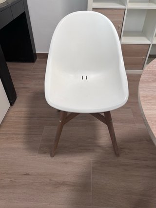 Sillas Nórdicas Ikea Blancas Madera (2) y mesa