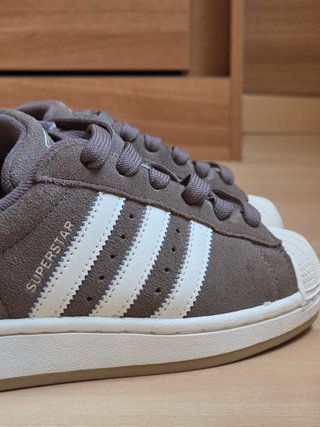 Zapatillas Adidas Superstar Marrones y Blancas