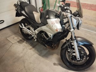 Suzuki GSR 600 Negra Plata