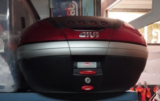 Suzuki GSR 600 Negra Plata