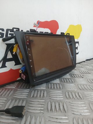 Pantalla multimedia Mazda 3 BL con marco.