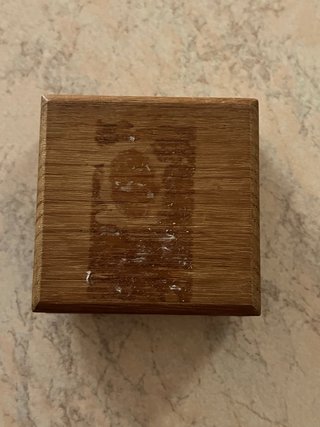 Portagioie vintage in legno con placca floreale