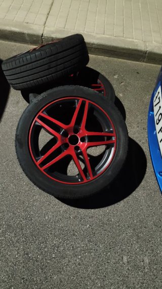 Llantas 5x100 con detalles en rojo