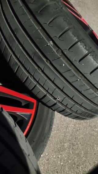 Llantas 5x100 con detalles en rojo