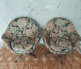 Pareja de sillones giratorios tapizados
