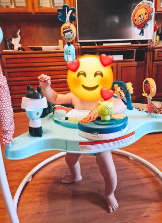 Saltador para bebé con juguetes