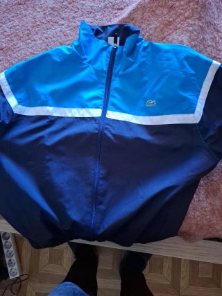 Chaqueta deportiva Lacoste azul y blanco