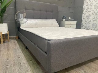 Cama matrimonial con colchón