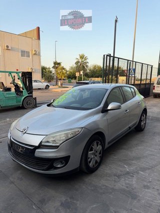 MANGUETA DELANTERA IZQUIERDA Renault Megane III Berlina 5P (2008->)
