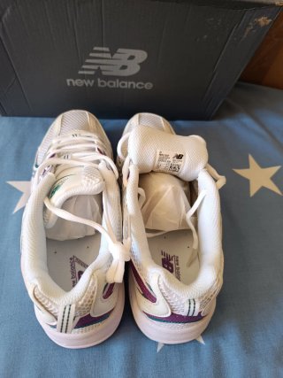 Zapatillas New Balance Running Blancas y Moradas