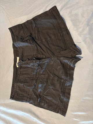 Pantalón fino negro mujer corto