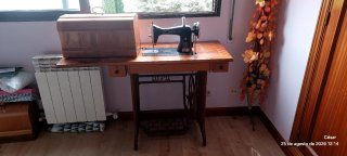 Máquina de coser Alfa antigua