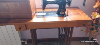 Máquina de coser Alfa antigua