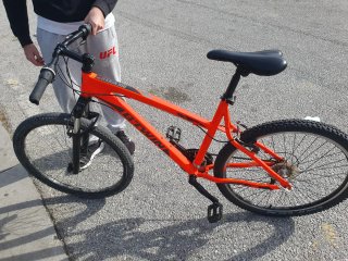 Bicicleta B'TWIN Naranja Montaña y bici rockrider