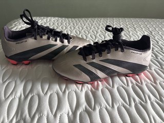 Zapatillas de fútbol Adidas Predator plateadas