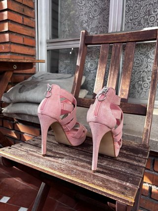 Zapatos de tacón rosa