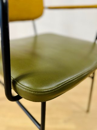 Silla de comedor con brazos