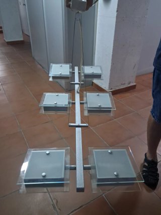 Lámparas de salón plateadas y transparentes