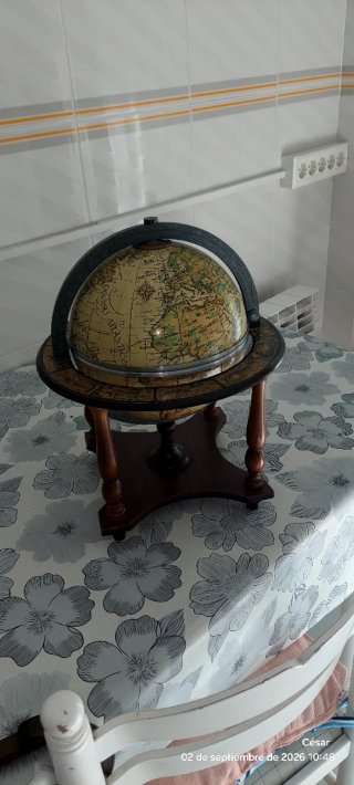 Globo terráqueo vintage de sobremesa