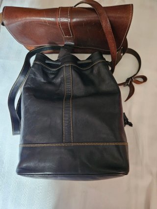 Bolsos de cuero marrón y negro