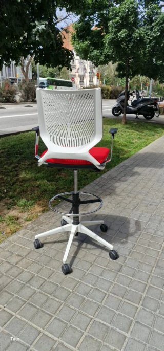 Silla de oficina alta Steelcase roja y blanca