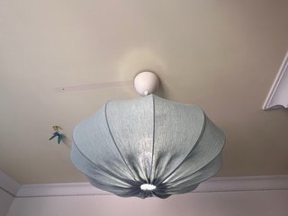 Lámpara de techo tela azul y blanca